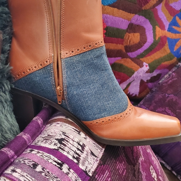 Artiva size 6.5 denim/leather combo heeled ankle boot - Picture 3 of 12